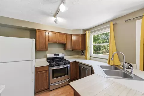 Kitchen - 487 Brunswick Dr, Forest Park, OH 45240 photo 2 of 2