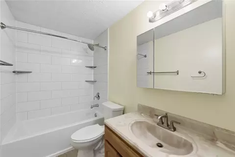 Bath - 487 Brunswick Dr, Forest Park, OH 45240 photo 2 of 3