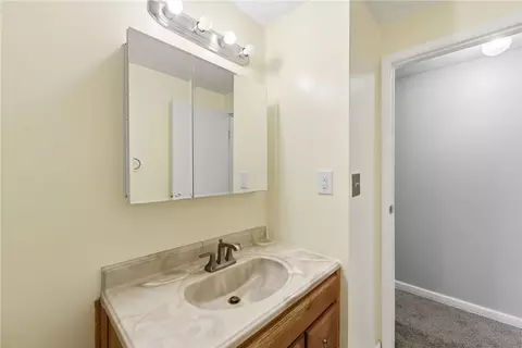 Bath - 487 Brunswick Dr, Forest Park, OH 45240 photo 1 of 3