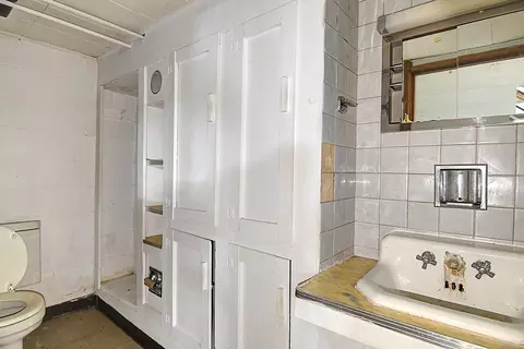 Bath - 1618 Malden Ave, Springfield, OH 45504 photo 2 of 3