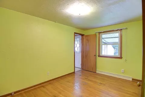 Bedroom - 1618 Malden Ave, Springfield, OH 45504 photo 5 of 6
