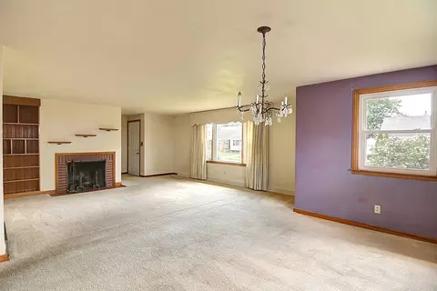 Living - 1618 Malden Ave, Springfield, OH 45504 photo 2 of 5