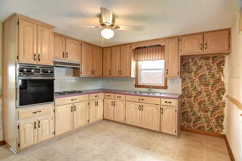 Kitchen - 1618 Malden Ave, Springfield, OH 45504 photo 2 of 3