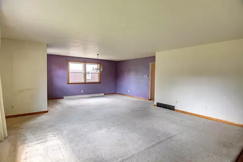 Living - 1618 Malden Ave, Springfield, OH 45504 photo 3 of 5