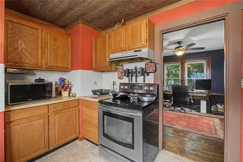 Kitchen - 11 E Dayton Dr, Fairborn, OH 45324 photo 1 of 5