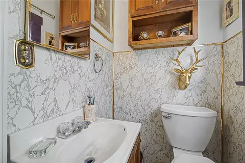 Bath - 11 E Dayton Dr, Fairborn, OH 45324 photo 2 of 4