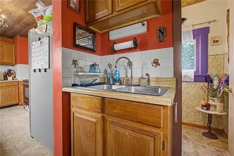 Entry Way - 11 E Dayton Dr, Fairborn, OH 45324 photo 3 of 4