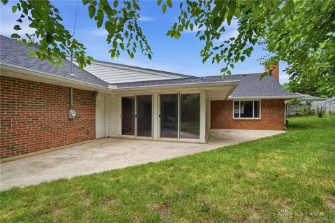 Exterior - 111 Westhaven Dr, Kettering, OH 45429 photo 5 of 8