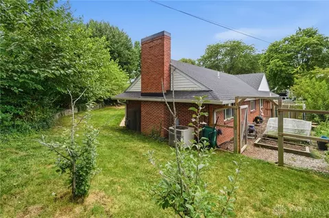 Exterior - 111 Westhaven Dr, Kettering, OH 45429 photo 7 of 8