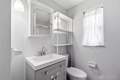 Bath - 111 Westhaven Dr, Kettering, OH 45429 photo 4 of 6
