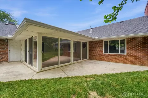 Exterior - 111 Westhaven Dr, Kettering, OH 45429 photo 6 of 8