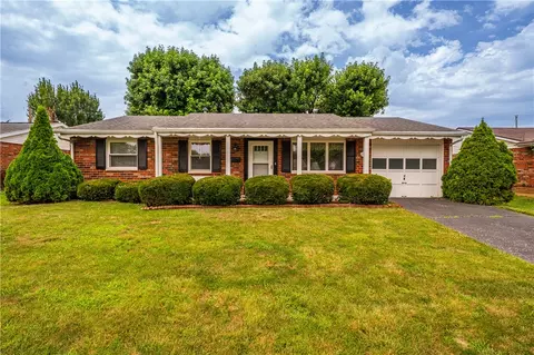 2830 Wyoming Dr, Xenia, OH 45385