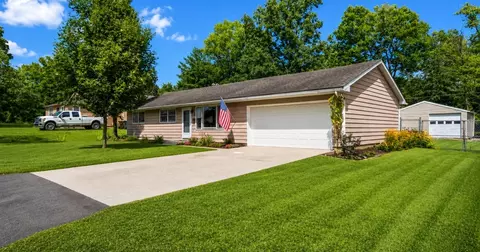 55 Apple Dr, Farmersville, OH 45325