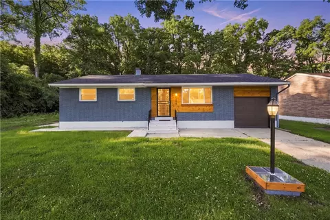 5050 Leedale Dr, Dayton, OH 45417