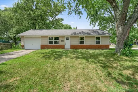 1938 Atkinson Dr, Xenia, OH 45385