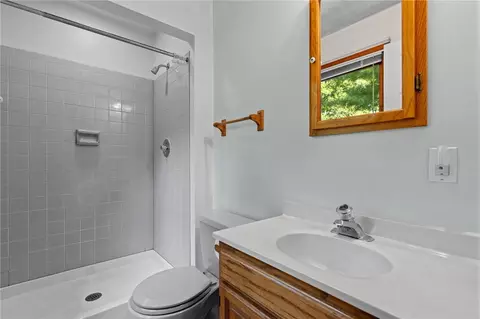 Bath - 7191 Brook Dr, Morrow, OH 45152 photo 3 of 3