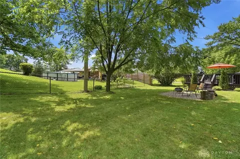 Exterior - 3100 E Cunnington Ln, Kettering, OH 45420 photo 15 of 16