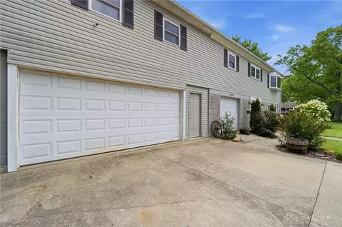 Exterior - 3100 E Cunnington Ln, Kettering, OH 45420 photo 3 of 16