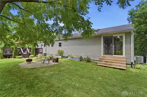 Exterior - 3100 E Cunnington Ln, Kettering, OH 45420 photo 7 of 16
