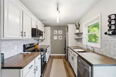 Kitchen - 3100 E Cunnington Ln, Kettering, OH 45420 photo 1 of 3
