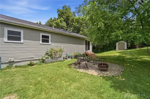 Exterior - 3100 E Cunnington Ln, Kettering, OH 45420 photo 11 of 16