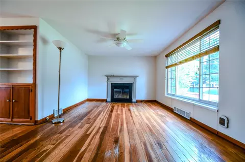 Living - 3621 Strathmoor Dr, Kettering, OH 45429 photo 2 of 7