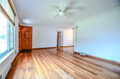 Living - 3621 Strathmoor Dr, Kettering, OH 45429 photo 4 of 7