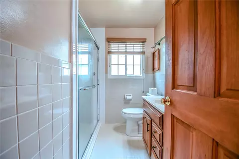 Bath - 3621 Strathmoor Dr, Kettering, OH 45429 photo 1 of 2