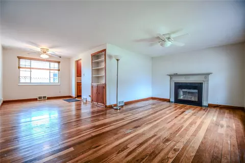 Living - 3621 Strathmoor Dr, Kettering, OH 45429 photo 3 of 7