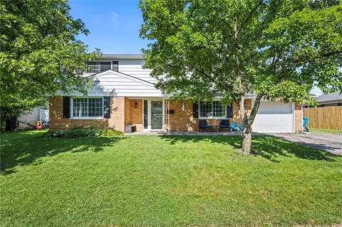 4900 Pennswood Dr, Huber Heights, OH 45424