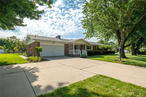 2250 Banyon Dr, Dayton, OH 45431