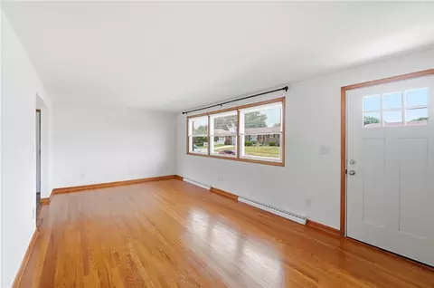 Living - 4209 Helena Dr, Springfield, OH 45503 photo 2 of 4