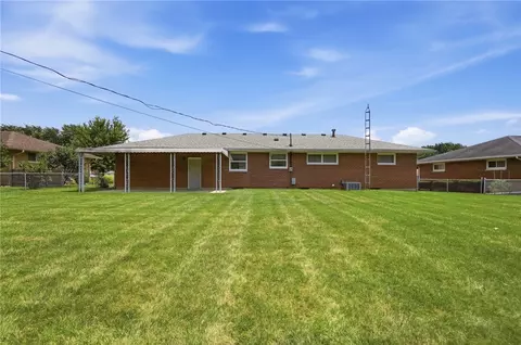 Exterior - 4209 Helena Dr, Springfield, OH 45503 photo 4 of 9