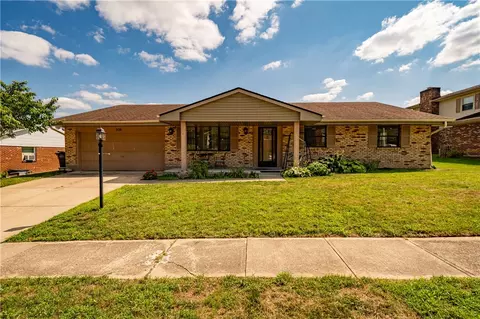 2126 Sherwood Forest Dr, Miamisburg, OH 45342