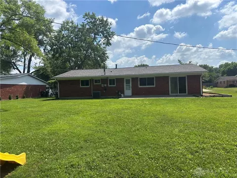 3833 Pobst Dr, Kettering, OH 45420 photo 2