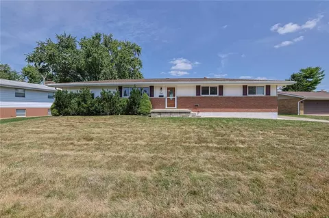 1061 Cottage Court Dr, Fairborn, OH 45324