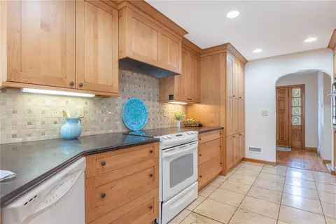 Kitchen - 216 S Pelham Dr, Kettering, OH 45429 photo 3 of 4