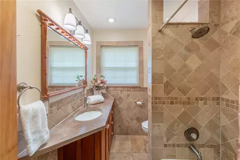 Bath - 216 S Pelham Dr, Kettering, OH 45429 photo 2 of 3