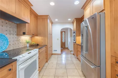 Kitchen - 216 S Pelham Dr, Kettering, OH 45429 photo 4 of 4