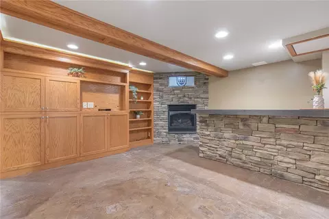 Living - 216 S Pelham Dr, Kettering, OH 45429 photo 1 of 8