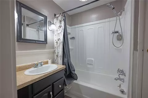 Bath - 308 Ridge Rd, Springfield, OH 45503 photo 1 of 1