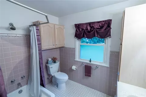 Bath - 4363 Trails End Dr, Kettering, OH 45429 photo 1 of 6