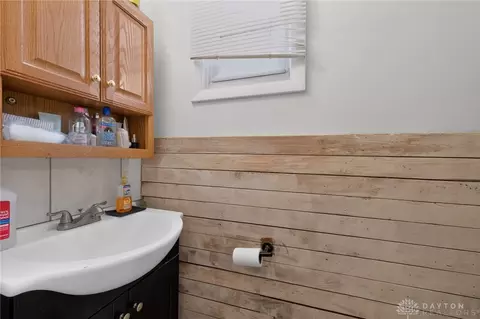 Bath - 1225 Glenmore Dr, Springfield, OH 45503 photo 2 of 2