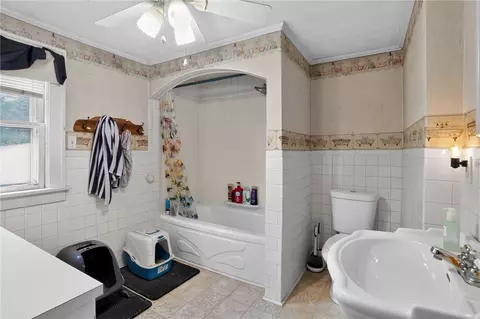 Bath - 1225 Glenmore Dr, Springfield, OH 45503 photo 1 of 1