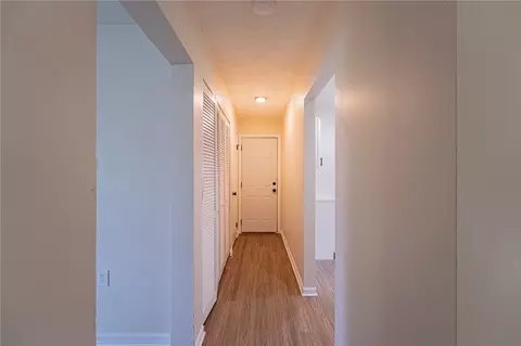 Entry Way - 607 W Euclid Ave, Springfield, OH 45506 photo 2 of 4