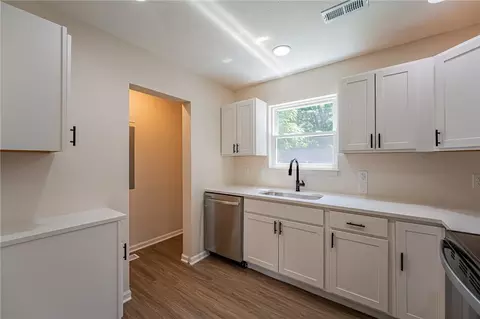 Entry Way - 607 W Euclid Ave, Springfield, OH 45506 photo 3 of 4