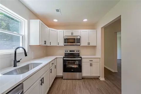 Kitchen - 607 W Euclid Ave, Springfield, OH 45506 photo 2 of 2