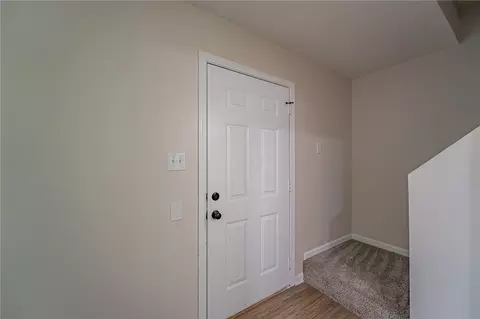 Entry Way - 607 W Euclid Ave, Springfield, OH 45506 photo 1 of 4