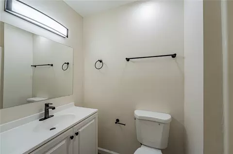 Bath - 607 W Euclid Ave, Springfield, OH 45506 photo 3 of 4