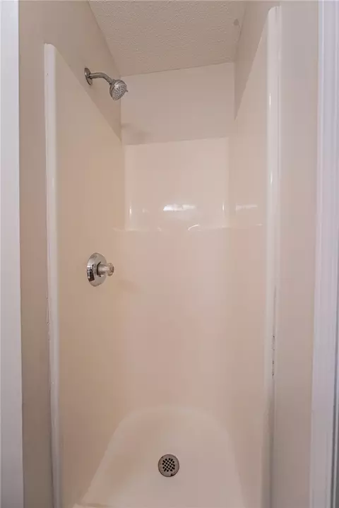 Bath - 607 W Euclid Ave, Springfield, OH 45506 photo 4 of 4